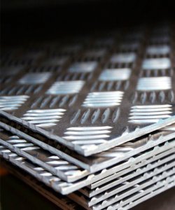 Лист алюминиевый рифленый "Квинтет" (1200х600х1,5 мм)